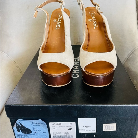 Chanel Wood Platform Heel Sandals in Light Beige Suede in a size 40. Runs small - Picture 2 of 12